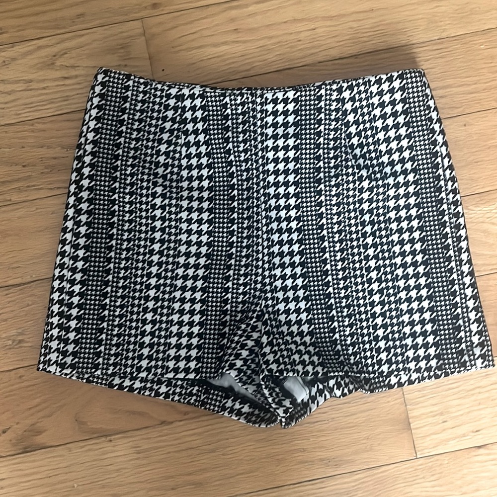 Patterned black and white dress shorts